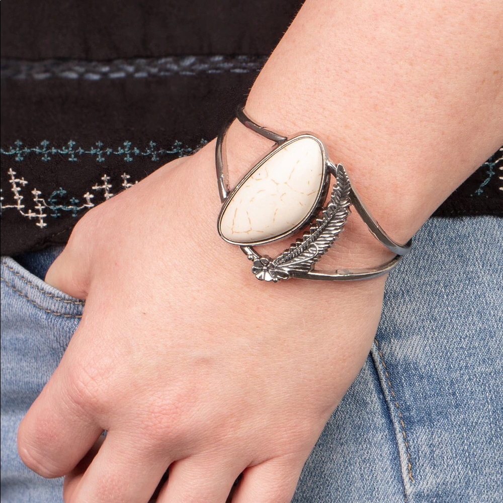 Out in the wild white bracelet